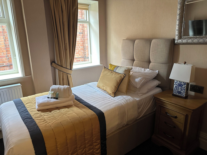 Bedroom 3, Chester Court Hotel, Cheshire West and Chester