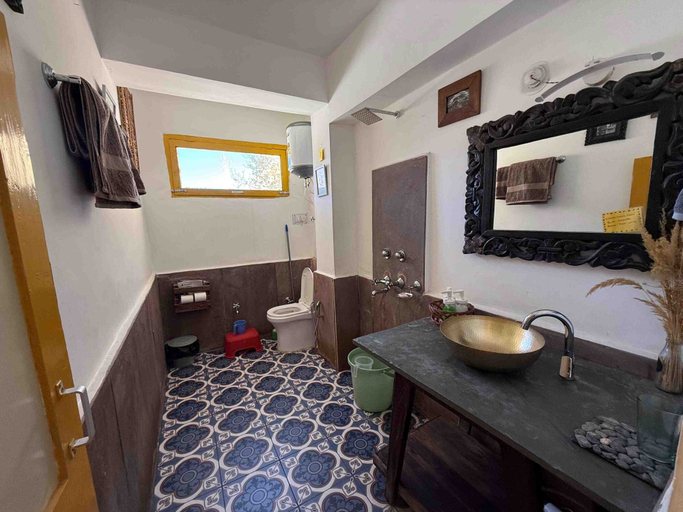 Bathroom 3, Hotel Deyzor, Lahul & Spiti