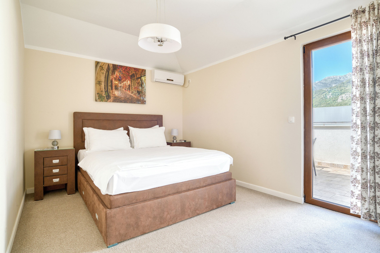Bedroom 3, Hotel Opera Jaz