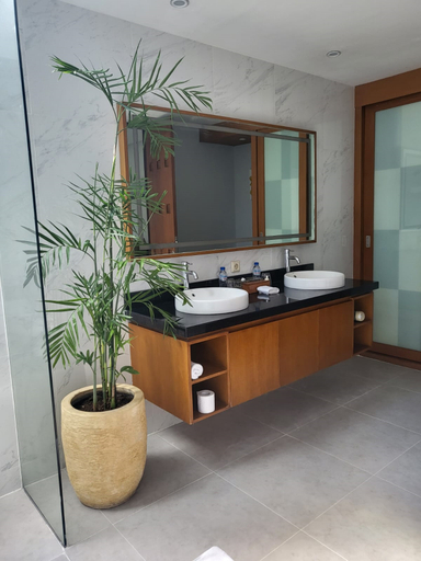 Bathroom 19