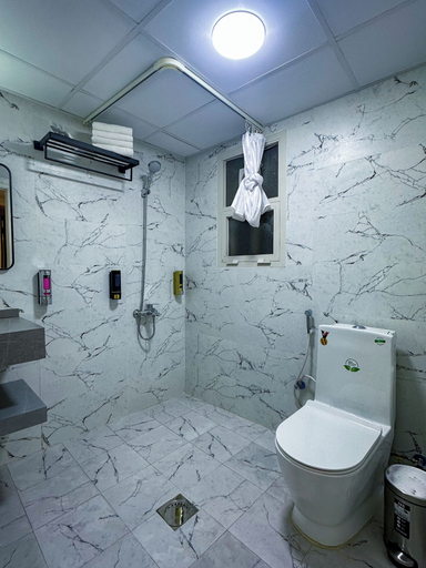 Bathroom 5, Gold Sky Avenue Hotel, Dubai