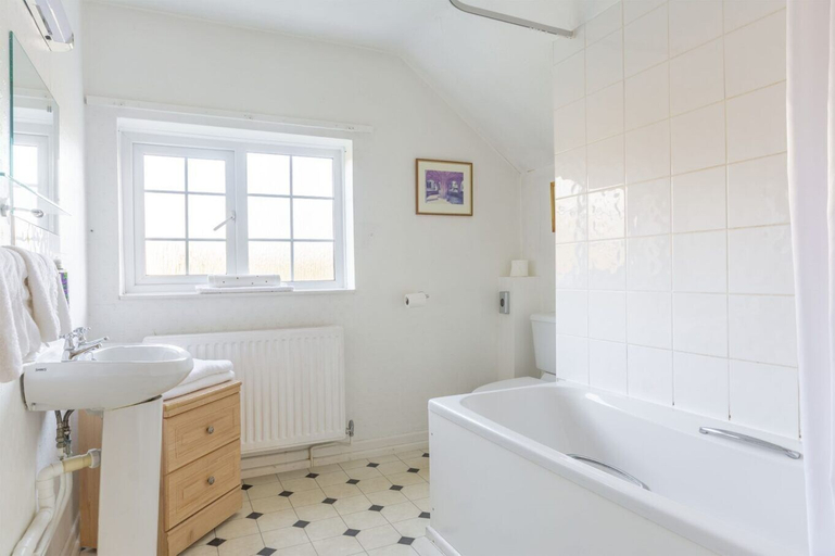 Bathroom 5, Pettifers Freehouse Hotel, Wiltshire