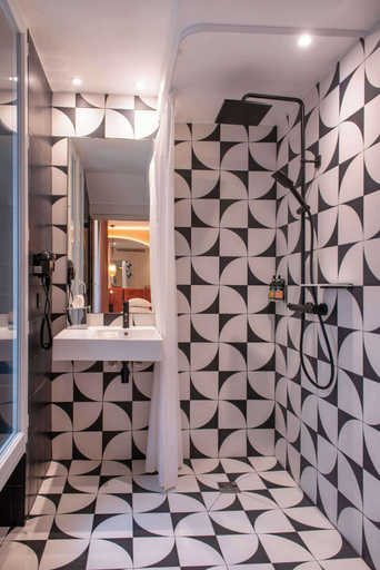 Bathroom 4, Hotel Arc Elysees, Paris