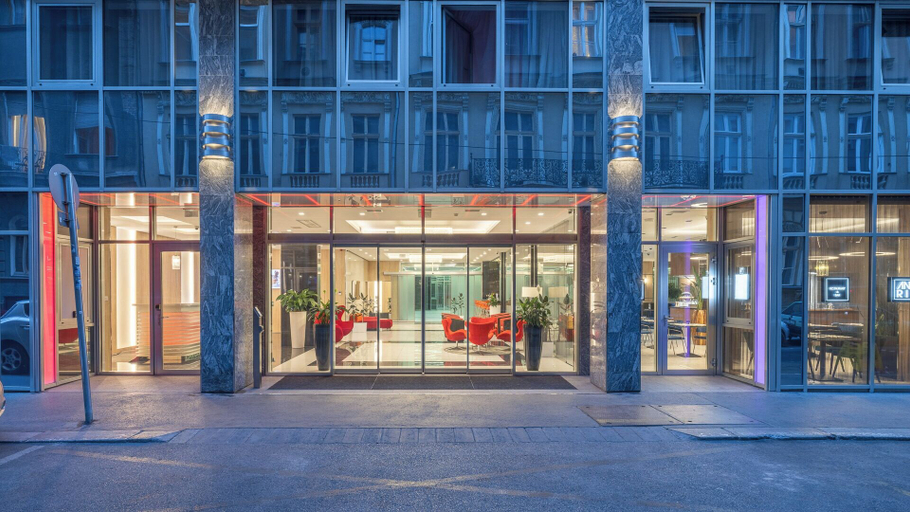 Exterior & Views 2, Silver Crown Hotel & Residence, Budapesti