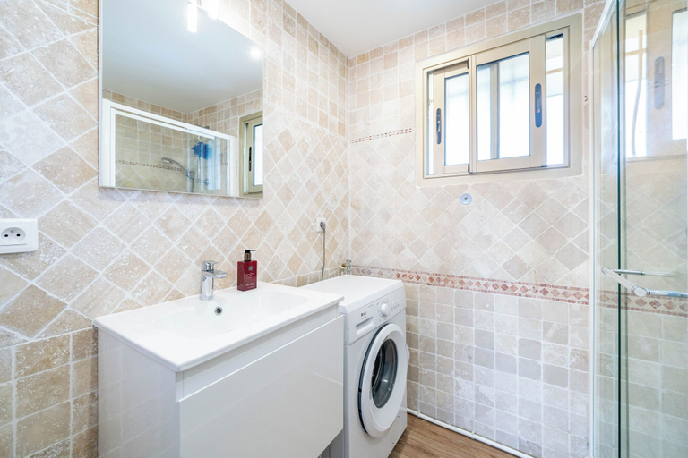 Bathroom 4, Hello Côte d'Azur - Spacious apartments at a 5 min walk from the beach, Alpes-Maritimes