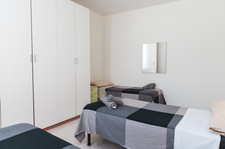 Bedroom 1, Cornigliano Apartment 3, Genova