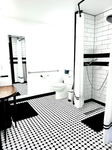 Bathroom 3, Inn Between the Lakes, Cass