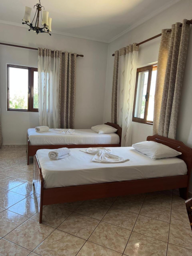 Others 4, Villa Sali Hasani, Sarandës