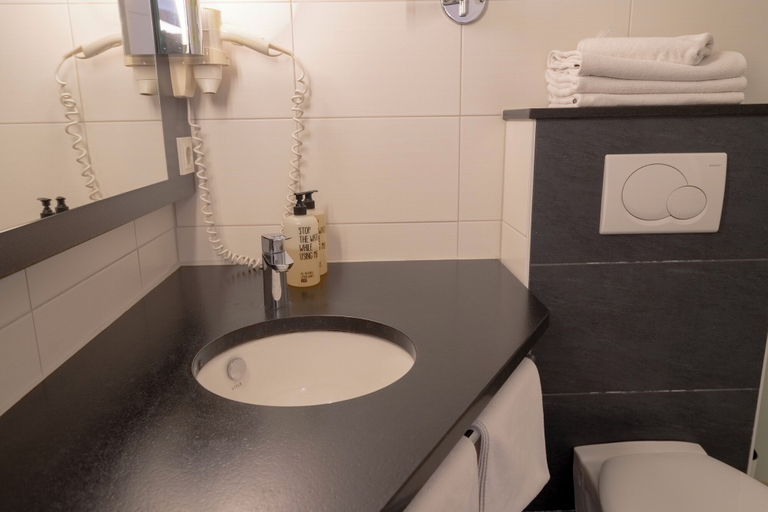 Bathroom 4, Hotel Madeleine, Regionalverband Saarbrücken