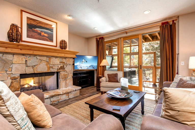 Town Pointe 3 BedroomsTPC-102C by KBM, Summit