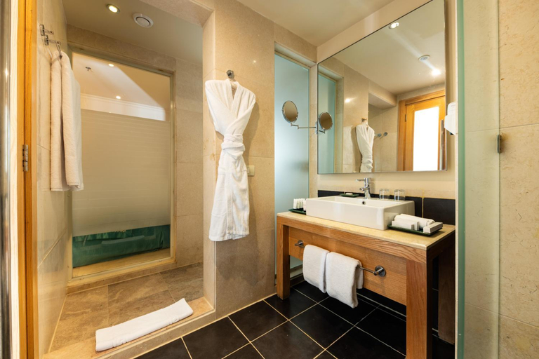 Bathroom 5, Movenpick Waterpark Resort & Spa Soma Bay, Safaja