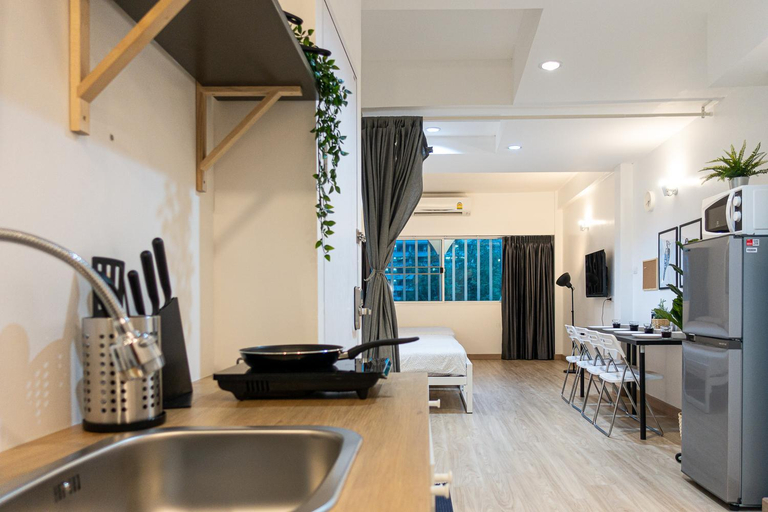 Kitchen 4, B3 Large studio full kitchen MRT Bangson, Bang Su