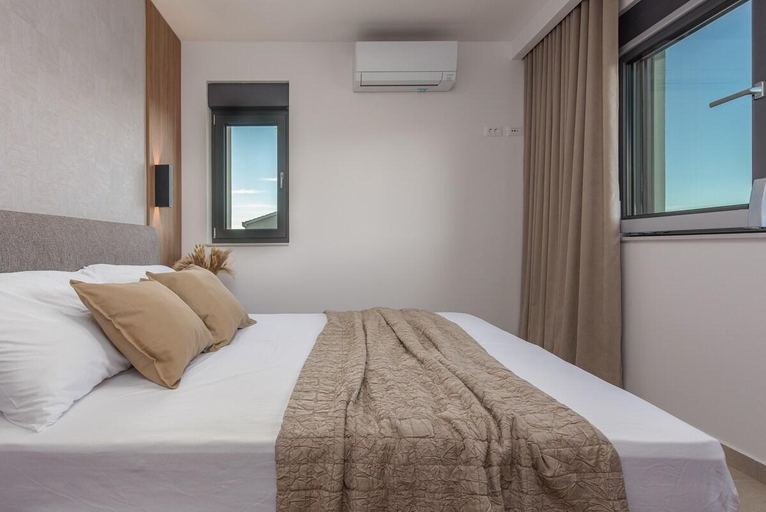 Bedroom 3, Modern 4BR Villa: Pool, Jacuzzi, Near Zadar (2024), Bibinje