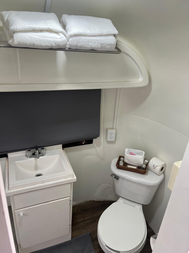 Bathroom 10