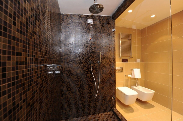 Bathroom 3, MarinaPlace Resort & Spa, Genova