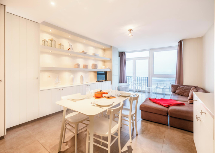 Others 2, Apartment on the Coast With Beach Access, West-Vlaanderen
