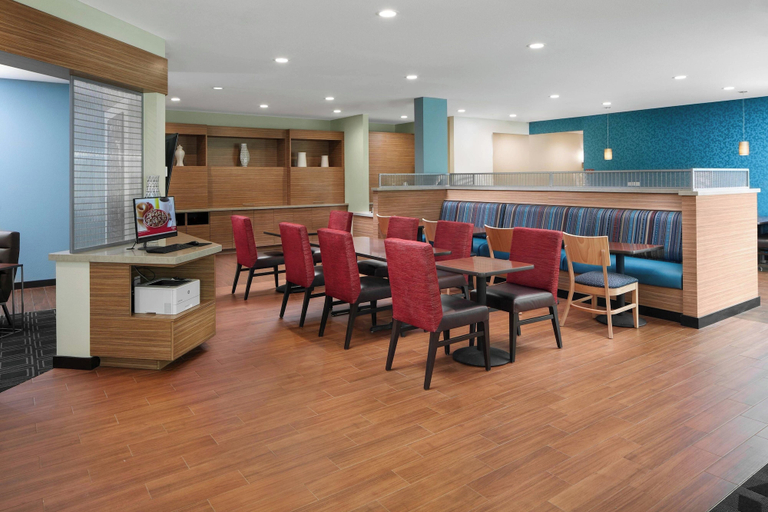 Food & Drinks 5, TownePlace Suites by Marriott Tampa South, Hillsborough