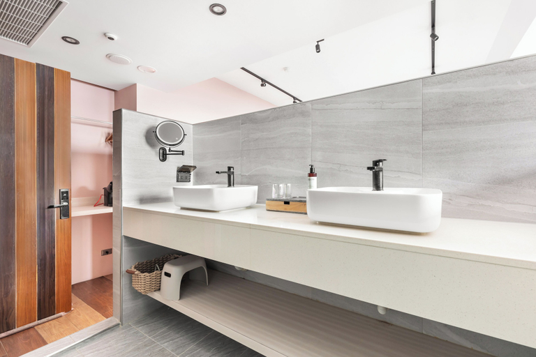 Bathroom 3, Jhai-Wu, Pingtung