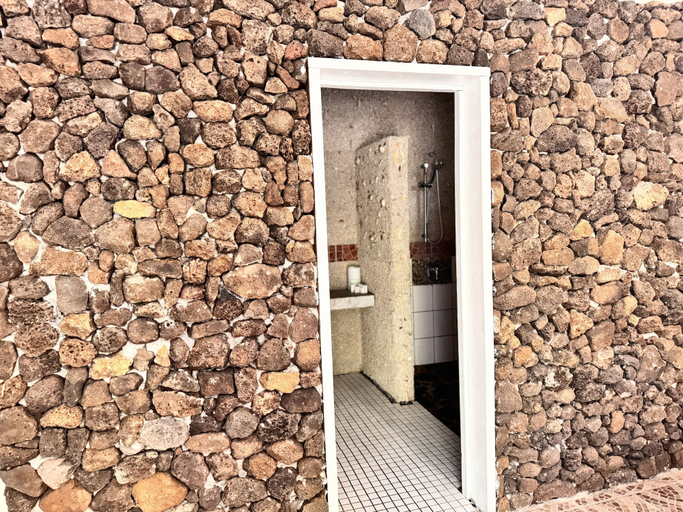 Bathroom 5, Orator Hotel Samoa, Faleata West