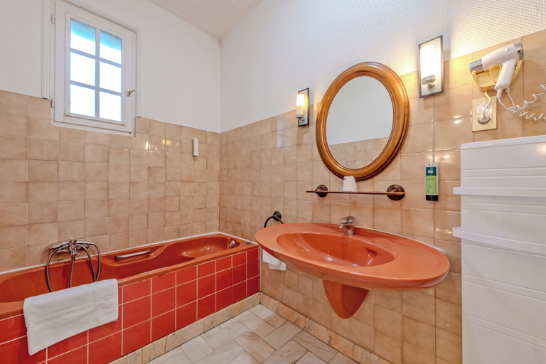 Bathroom 4, Hotel De la Corniche, Finistère
