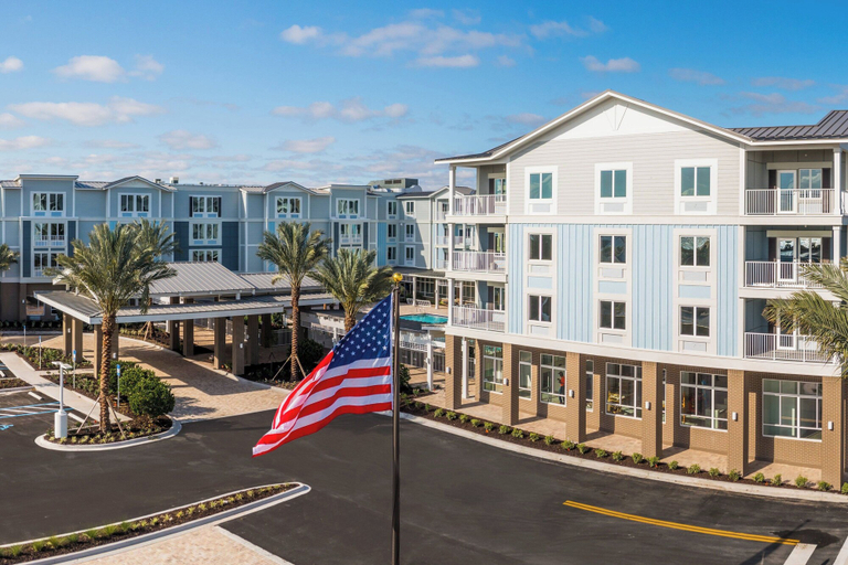 Exterior & Views
