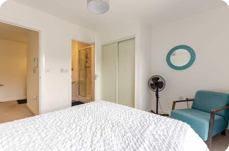 Bedroom 2, Stunning Modern Apartment in Rochester, England, Medway