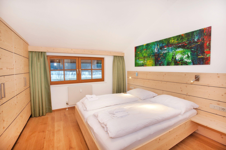 Bedroom 3, Apartment in Wald near Ski Slopes, Zell am See