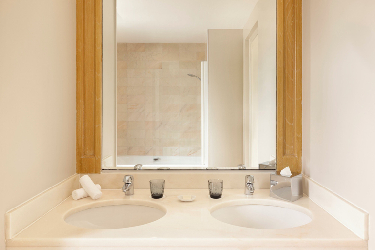 Bathroom 5, Castel Marie-Louise, Loire-Atlantique