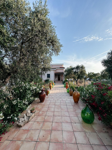 Others 2, Villa Mariella, Taranto