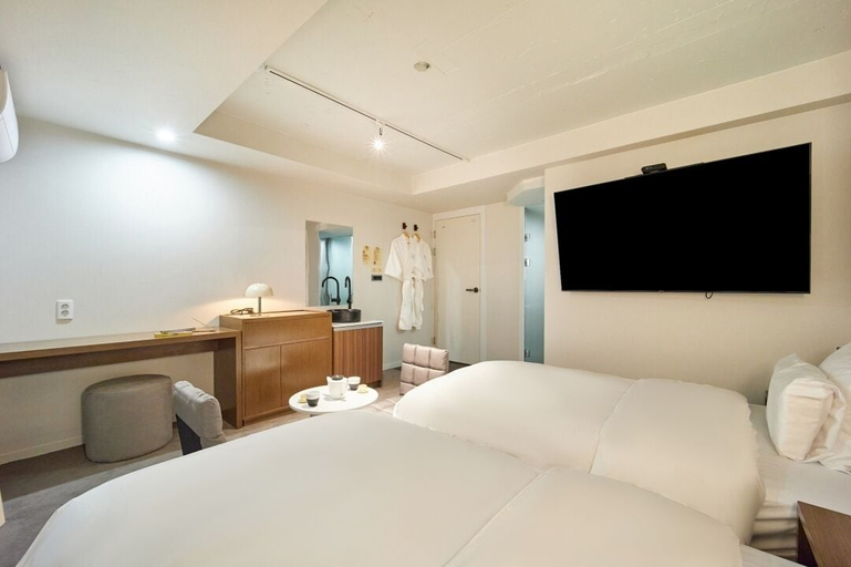 Bedroom 16