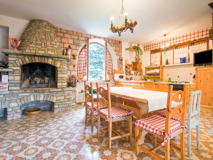 Living room 2, Holiday Home in Sarnano Near Sibillini Mountains, Macerata