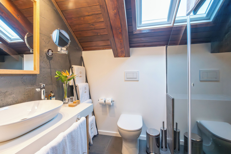 Bathroom 5, Hotel Quinta Do Furao, Santana