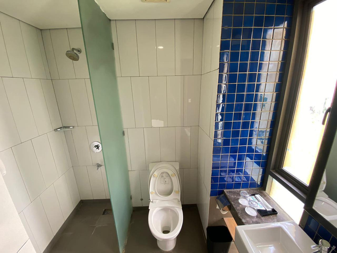 Bathroom 16