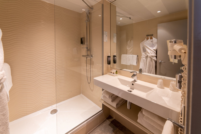 Bathroom 2, Holiday Inn LYON - VAISE by IHG, Rhône
