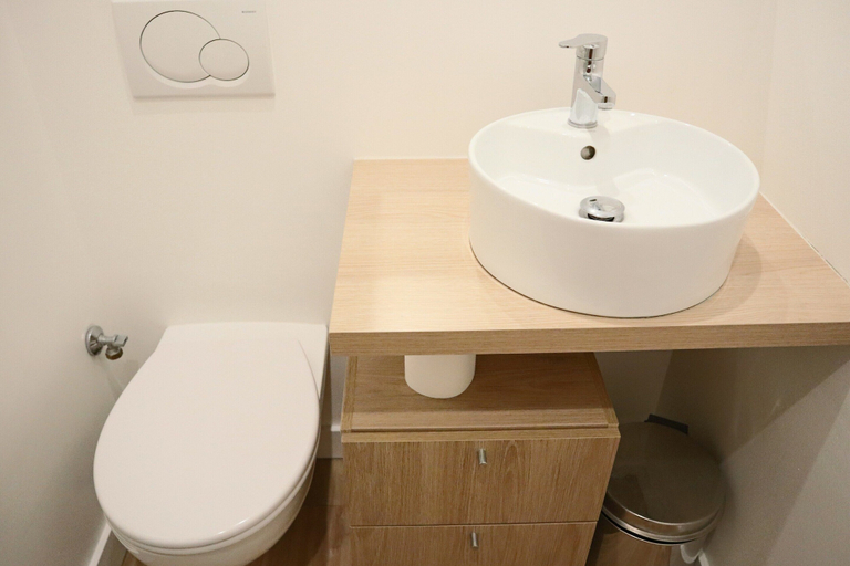 Bathroom 4, Nieuwpoort Stay w/ Beach Access, West-Vlaanderen