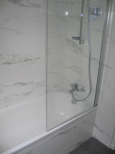 Bathroom 5, Hotel Astoria, Loire