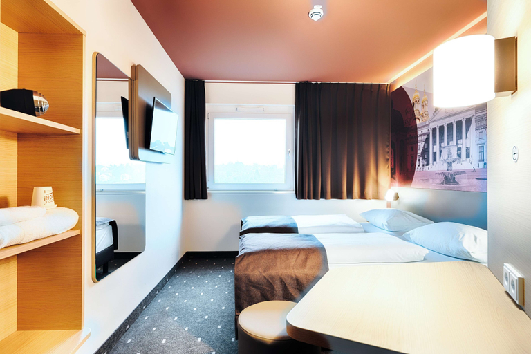 Bedroom 4, B&B HOTEL Wiesbaden-Hbf, Wiesbaden