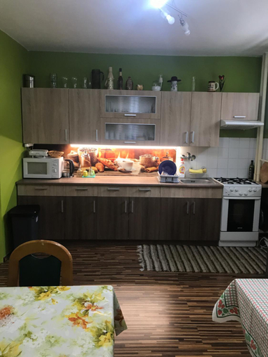 Food & Drinks 5, Housing HELLA, Poprad