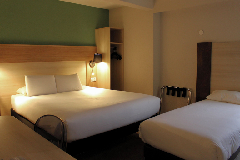 Bedroom 4, greet Hotel Dijon Sud Longvic, Côte-d'Or