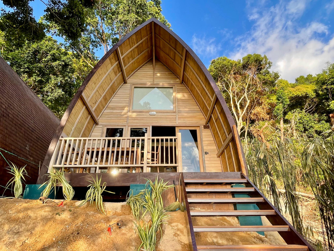 Exterior 8