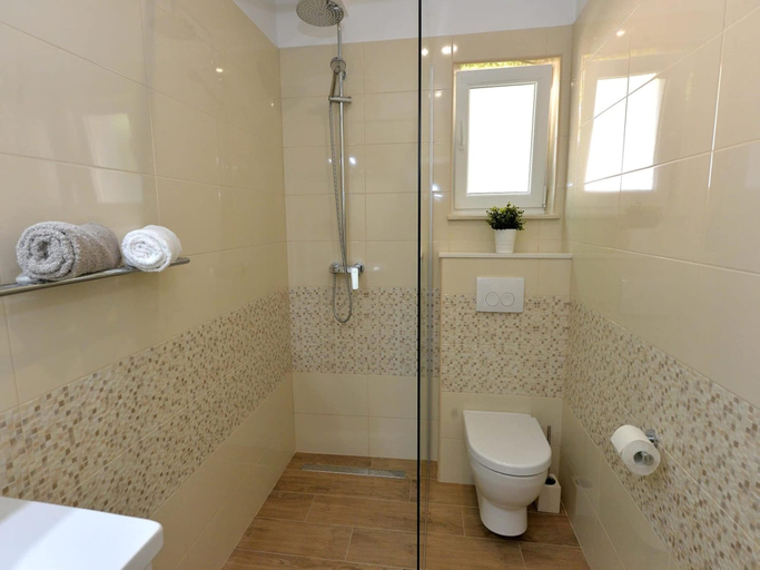 Bathroom 4, Holiday Home in Maslenica With Sea View, Jasenice