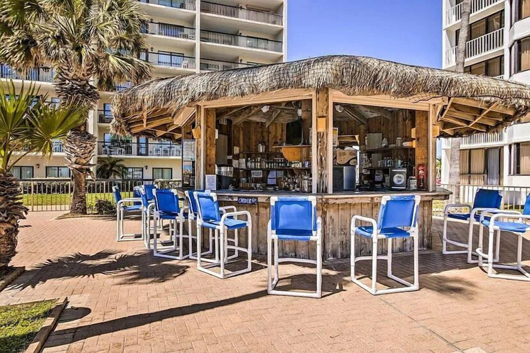 Food & Drinks, Royale Beach and Tennis Club, Cameron