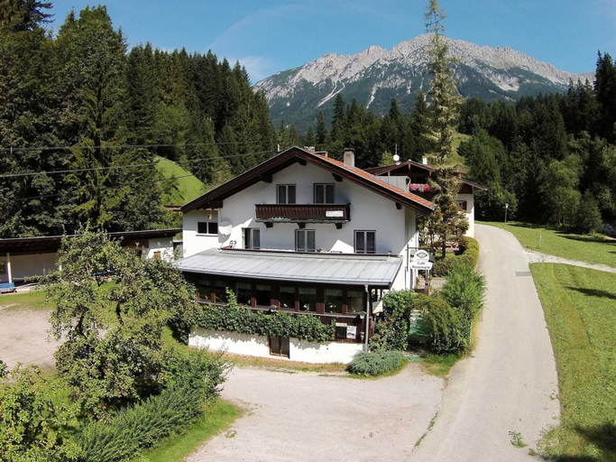 Restful Apartment in Scheffaui with Terrace, Kufstein