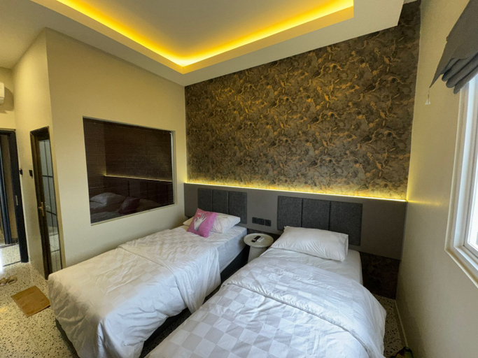 Hotel With OK Room Type - Deluxe Twin Room