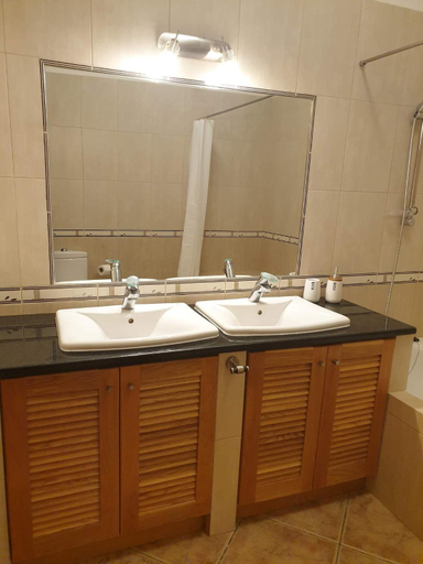 Bathroom 2, Monte do Carapetal, Moura