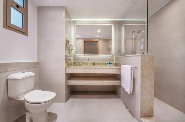 Bathroom 5, JAZ Little Venice Golf Resort, 'Ataqah