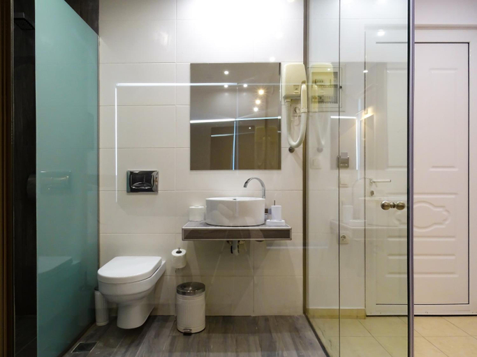 Bathroom 3, Lido Star Beach, South Aegean