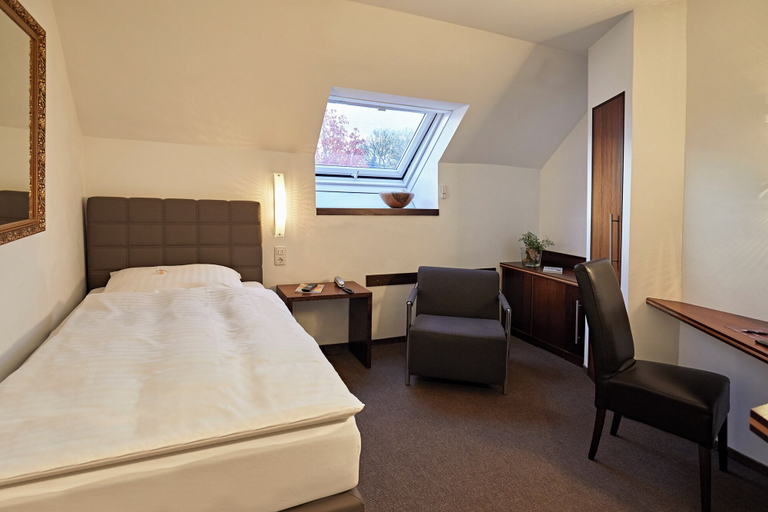 Bedroom 4, Hotel Zur Wartburg, Gütersloh