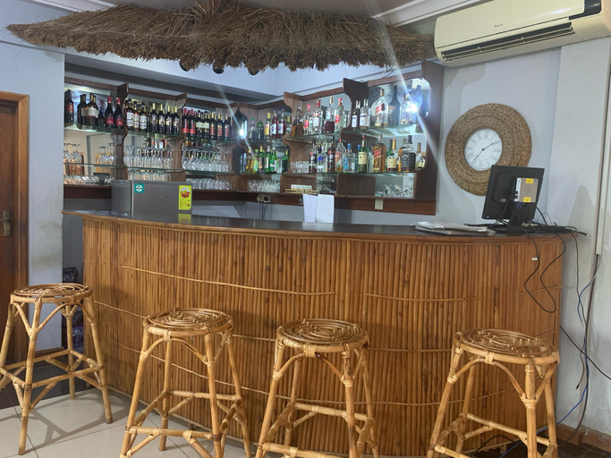 Food & Drinks 5, Bojo Beach Resort, Ga West
