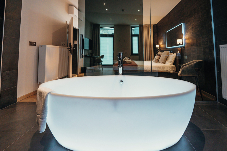 Bathroom 13